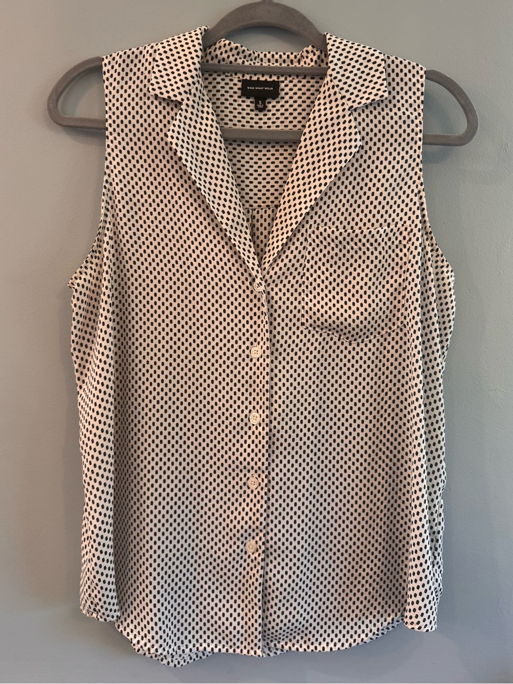 Who What Wear Sleeveless Button-Front Blouse in white with Black Polka Dots